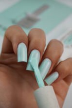 NAILSOFTHEDAY Effortless – miętowy lakier hybrydowy, 10 ml  Kolor maja 2025 - obrazek 3