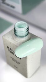 NAILSOFTHEDAY Effortless – miętowy lakier hybrydowy, 10 ml  Kolor maja 2025 - obrazek 4