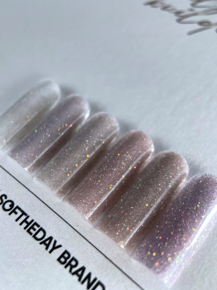 NAILSOFTHEDAY Opal reflective Builder gel 01 – mleczny żel budujący z opalowym połyskiem i drobinką odblaskową, 15 g - obrazek 3