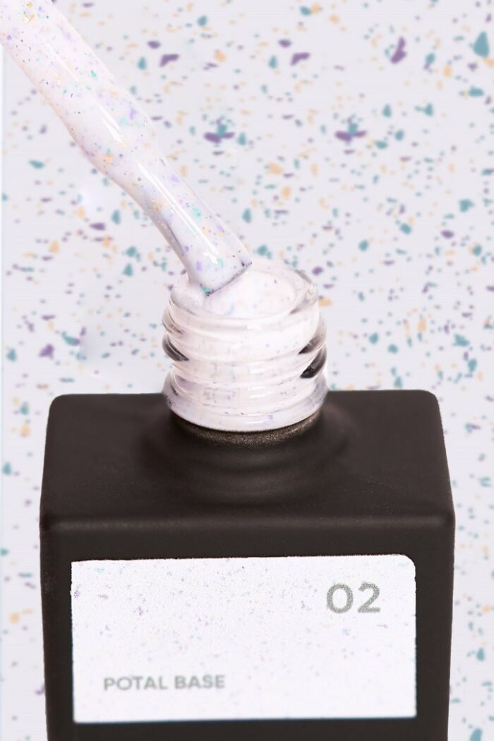 NAILSOFTHEDAY Potal Base 02 – mleczno-błękitna baza ze złoto-fioletowymi i turkusowymi płatkami, 10 ml - obrazek 3