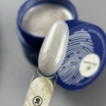 TOUCH Builder liquid 18 – jasnobeżowy żel budujący ze złotą drobinką, 15 ml