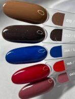 NAILSOFTHEDAY Let's special Mocha Mousse – ciepły karmelowo-beżowy lakier hybrydowy, 10 ml - obrazek 3