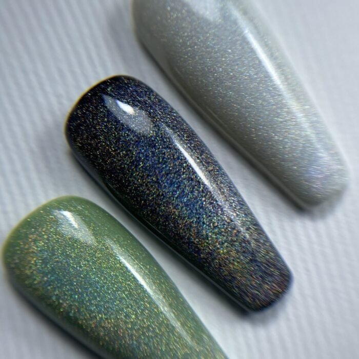 NAILSOFTHENIGHT Holographic Top Cat Eye – holograficzny top z efektem „kocie oko” bez lepkiej warstwy, 10 ml - obrazek 2