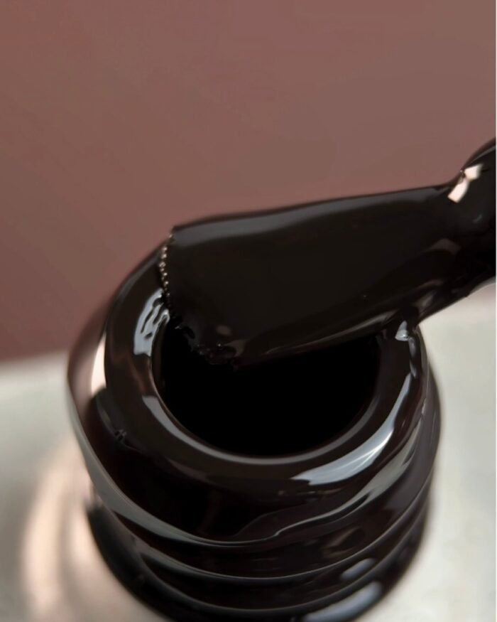 NAILSOFTHEDAY Color of the month November 2025 Deep Brown – czekoladowy lakier hybrydowy, 10 ml - obrazek 5