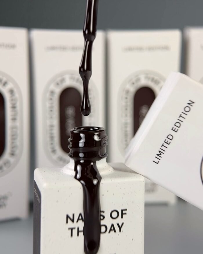 NAILSOFTHEDAY Color of the month November 2025 Deep Brown – czekoladowy lakier hybrydowy, 10 ml - obrazek 4