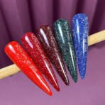 NAILSOFTHEDAY Sangria – czerwony lakier hybrydowy z odblaskową drobinką, 10 ml - obrazek 3