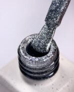 NAILSOFTHEDAY Color of the Month December 2025 Superhumans – srebrny lakier hybrydowy flash, 6 ml - obrazek 4