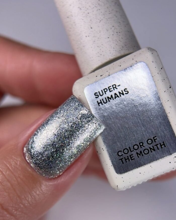NAILSOFTHEDAY Color of the Month December 2025 Superhumans – srebrny lakier hybrydowy flash, 6 ml - obrazek 3