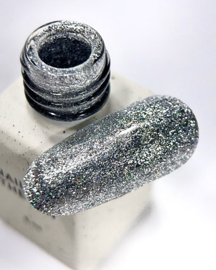 NAILSOFTHEDAY Color of the Month December 2025 Superhumans – srebrny lakier hybrydowy flash, 6 ml - obrazek 2