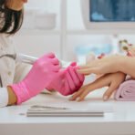 Rękawiczki nitrylowe Medisterill M magenta – bezpudrowe 100 szt. - obrazek 2